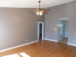 372 Lee Dr in Havelock, NC - Building Photo - Building Photo