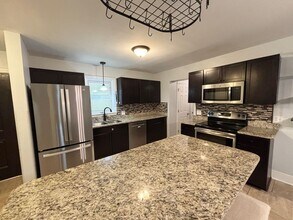 924 Ontario Dr in West Columbia, SC - Building Photo - Building Photo