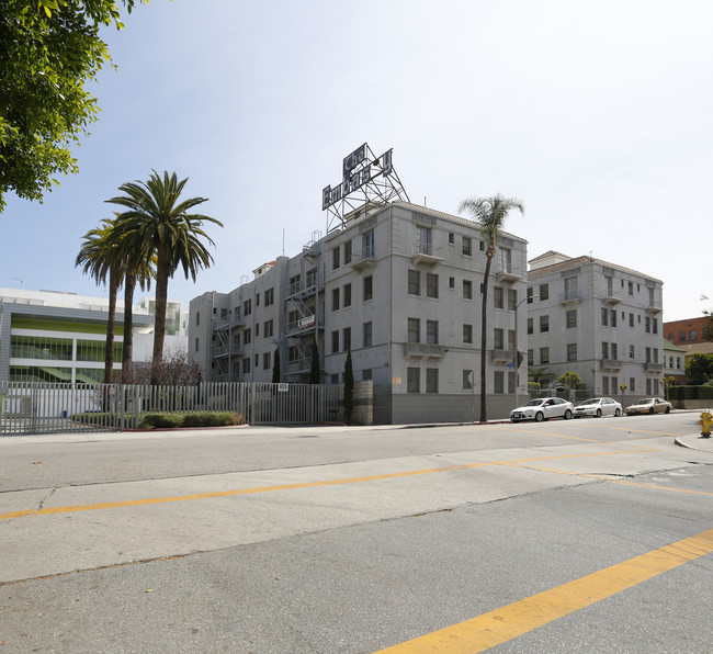 The Embassy Apartments in Los Angeles, CA - Foto de edificio - Building Photo