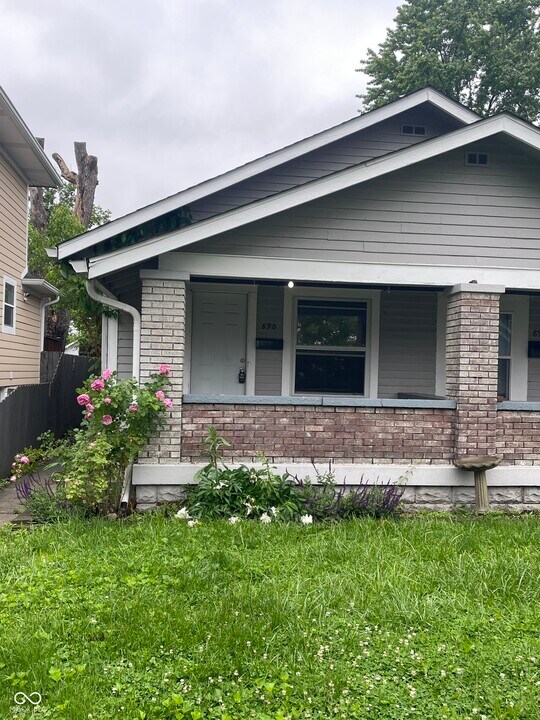 890 N Gladstone Ave in Indianapolis, IN - Building Photo