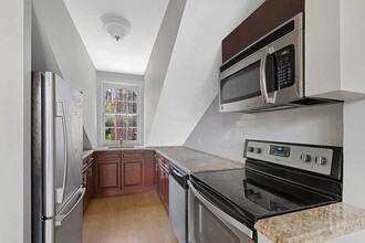 177 W 4th St, Unit 1 in New York, NY - Building Photo - Building Photo