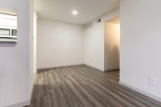 Urban Palms Apartment Homes in Houston, TX - Building Photo - Interior Photo