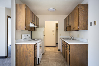 Winnie Apartments in Fargo, ND - Building Photo - Interior Photo