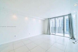 555 NE 15th St, Unit 17F in Miami, FL - Foto de edificio - Building Photo