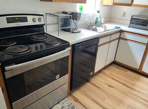 411 Laurence Ln in Blacksburg, VA - Foto de edificio - Building Photo