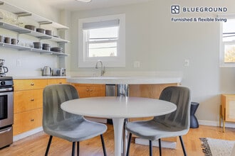 325 Hawthorne Ave in Palo Alto, CA - Building Photo - Building Photo
