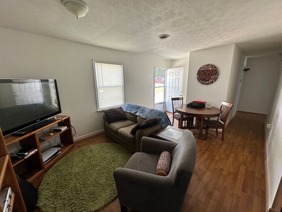 422 Longwood Ave-Unit -Unit B in Farmville, VA - Building Photo