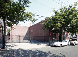 2836 Fairfield Ave in Bridgeport, CT - Building Photo - Building Photo