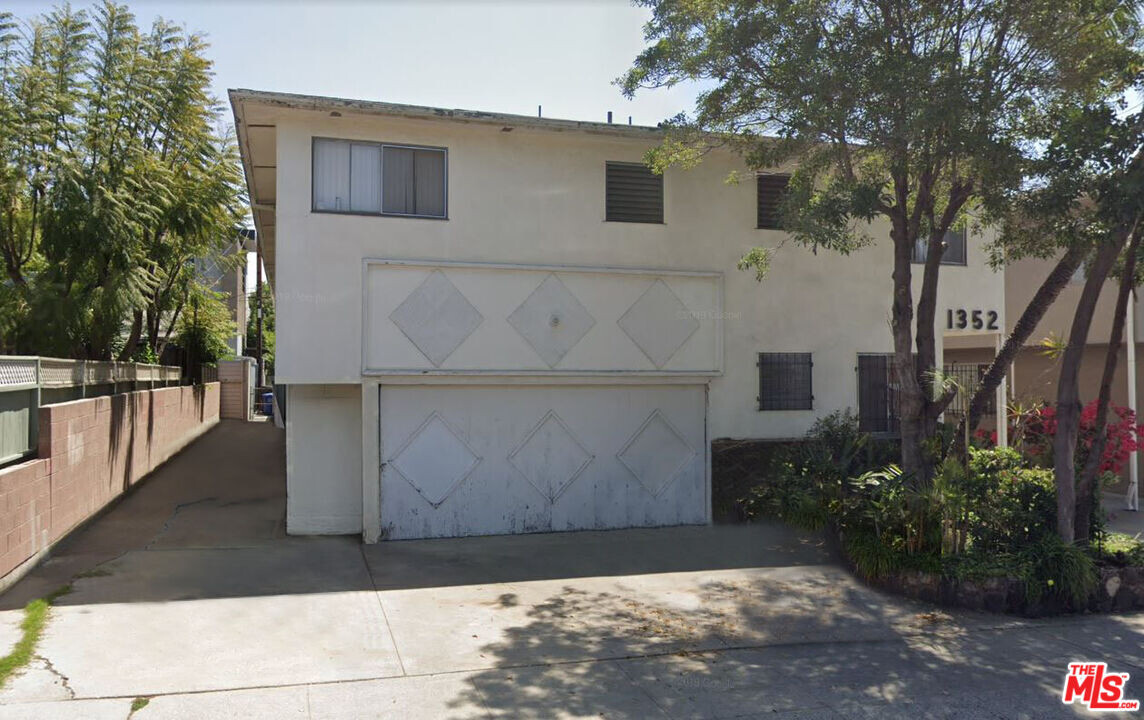 1352 N Citrus Ave in Los Angeles, CA - Building Photo