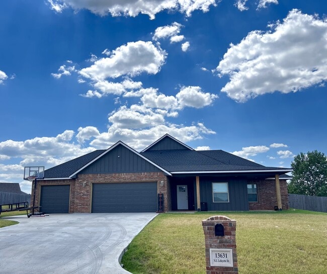 13631 NE Lafayette Dr in Elgin, OK - Building Photo - Building Photo