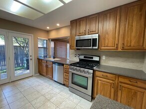 3909 Winter Park Ln in Addison, TX - Building Photo - Building Photo