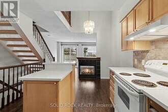 17 Festive Private in Ottawa, ON - Building Photo - Building Photo