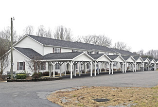 Llano Townhouses in Bristol, TN - Building Photo - Building Photo