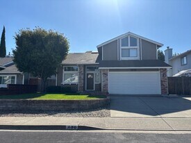 430 Inverness Way in Vacaville, CA - Building Photo