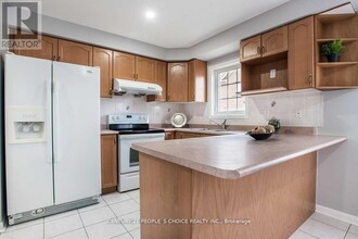 250-250 Richvale Dr S in Brampton, ON - Building Photo - Building Photo