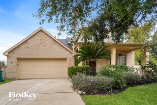 16042 Belleshire Ln in Houston, TX - Building Photo