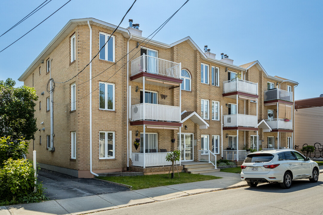 310-320 12E Av in Montréal, QC - Building Photo