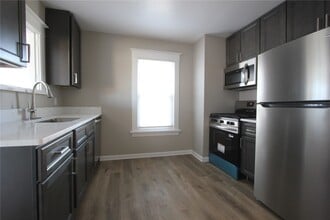 1034 N Rock Hill Rd in St. Louis, MO - Building Photo - Building Photo