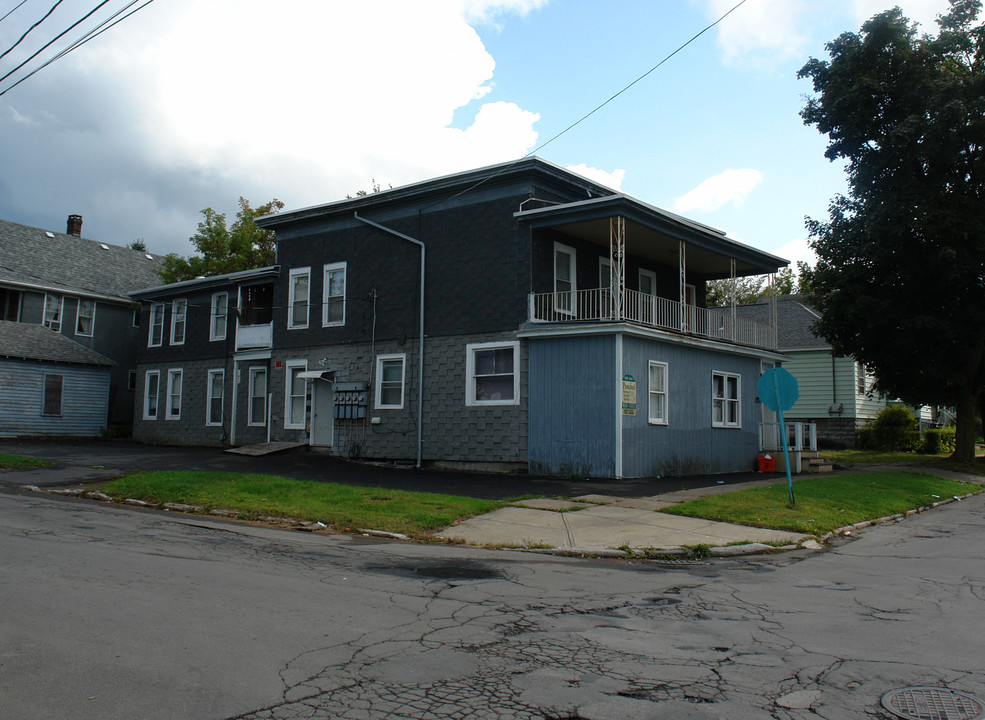 401 Milgate St in Utica, NY - Foto de edificio