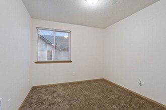 213 NE 148th Ave in Portland, OR - Building Photo - Building Photo