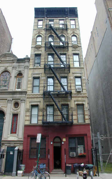 417 E 6th St in New York, NY - Building Photo - Building Photo