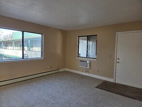 27 W St Elmo Ave in Colorado Springs, CO - Foto de edificio - Building Photo