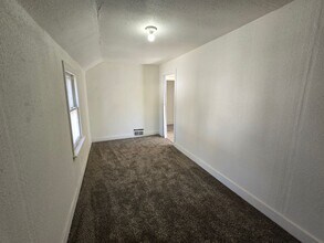 5006 Morningside Ave in Sioux City, IA - Building Photo - Building Photo