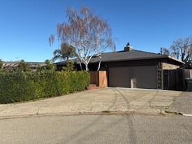 34 Chickasaw Ct in Corte Madera, CA - Building Photo