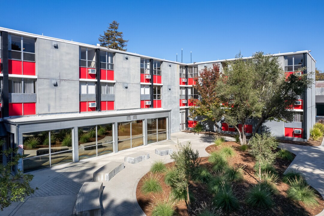 University Village in Hayward, CA - Foto de edificio