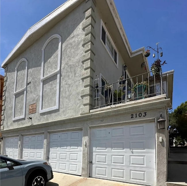 2103 Carnegie Ln, Unit #1 in Redondo Beach, CA - Building Photo - Building Photo