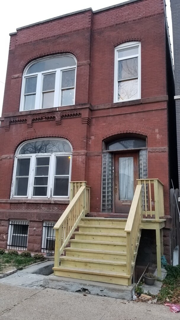 property at 2046 W Thomas St