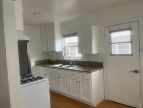 2228 N Catalina St in Burbank, CA - Building Photo - Building Photo