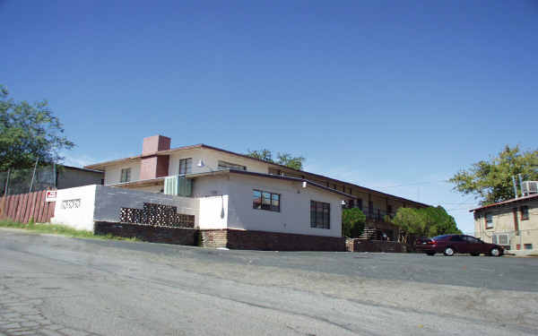 200 W Williams St in Barstow, CA - Foto de edificio - Building Photo