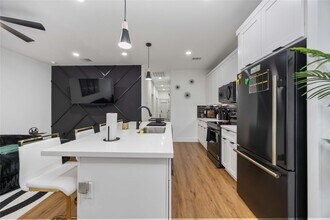 205 Bolden St, Unit A in Houston, TX - Building Photo - Building Photo