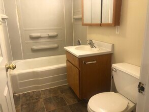 1068 NE B St in Pullman, WA - Foto de edificio - Building Photo