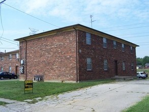 Saddlebrook Ln Apartments in Louisville, KY - Building Photo - Building Photo