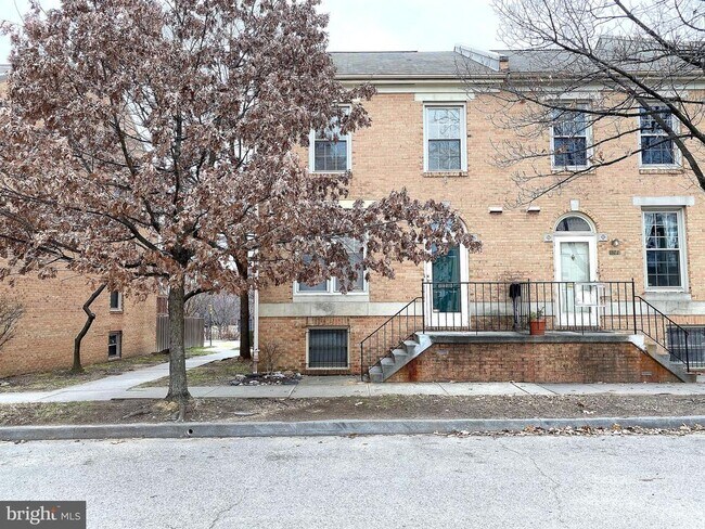property at 1110 S Kenwood Ave