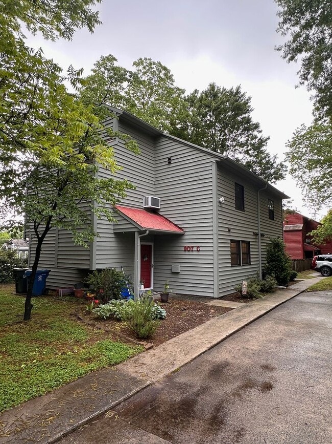 907 N Mangum St in Durham, NC - Building Photo - Building Photo