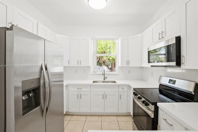 10902 SW 242nd St in Homestead, FL - Building Photo - Building Photo