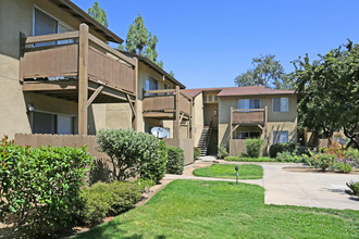 Briarwood Apartments in Clovis, CA - Building Photo - Building Photo