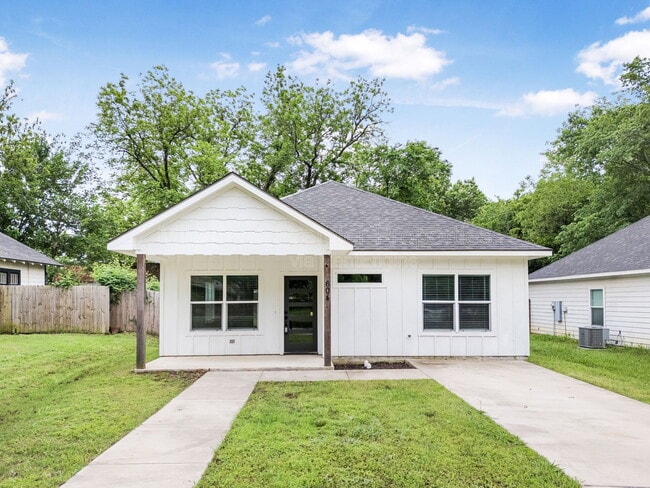 property at 604 W Star St
