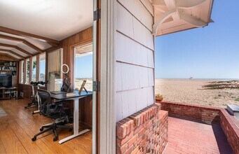 2124 E Oceanfront in Newport Beach, CA - Building Photo - Building Photo