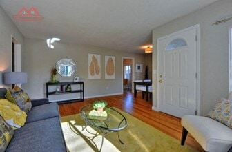 493 Southwood Ave in Sunnyvale, CA - Foto de edificio - Building Photo