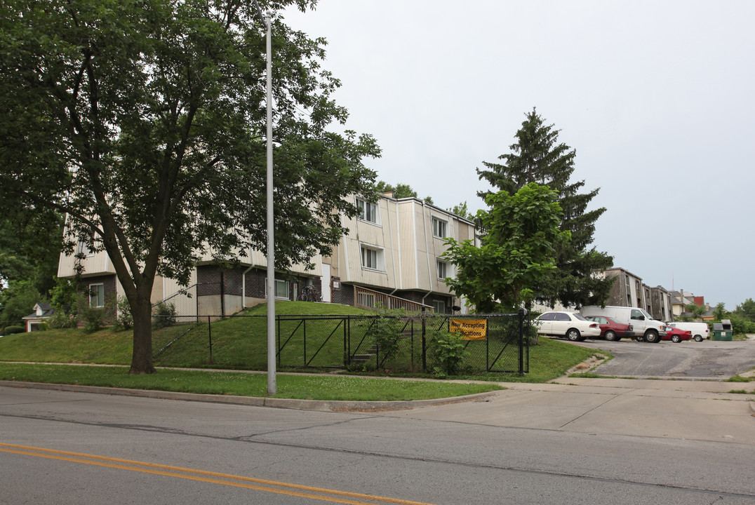 Santa Fe Place Apartments in Kansas City, MO - Building Photo