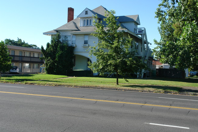 606 E Indiana Ave in Spokane, WA - Building Photo - Building Photo