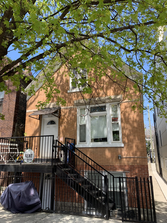 2240 W Palmer St in Chicago, IL - Building Photo