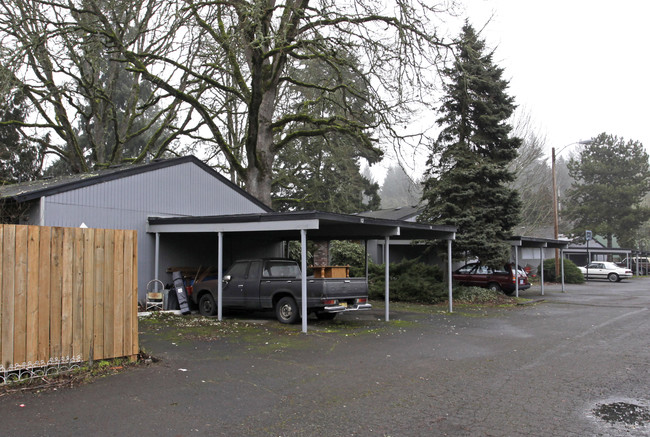 Carriage Lane Apartments in Beaverton, OR - Building Photo - Building Photo