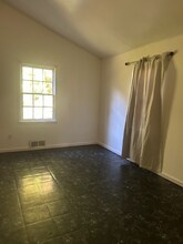 2132 Donald Lee Hollowell Pkwy NW in Atlanta, GA - Building Photo - Building Photo