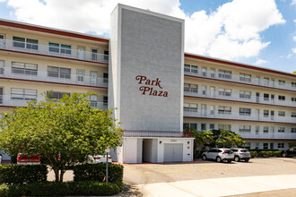 Park Plaza in Pinellas Park, FL - Building Photo - Building Photo