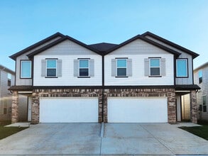 Hampton Villas in Crowley, TX - Building Photo - Building Photo